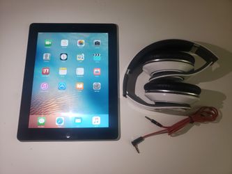 Apple IPad 1st Gen 16GB And Beats Studio.  