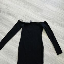 Black off the shoulder body con forever 21. Good condition  B