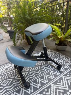 Ergonomic Kneeling Chair – Adjustable Height with Wheels (Black & Blue)