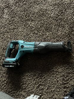 Makita Saw With Battery