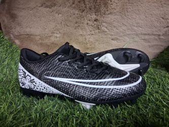 Soccer cleats us size 3youth