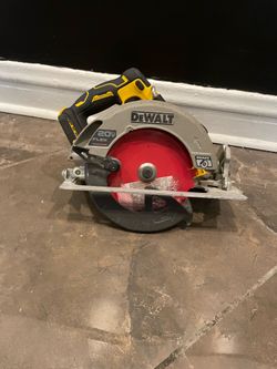 DEWALT 20V MAX XR FLEXVOLT ADVANTAGE 7-1/4” Circular Saw – Tool Only