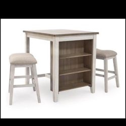 Ashley’s Table With 2 Stools