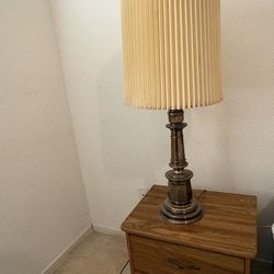 Singular lamp