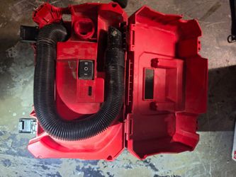 Milwaukee M12 FUEL 1.6 Gallon Wet/Dry Vacuum