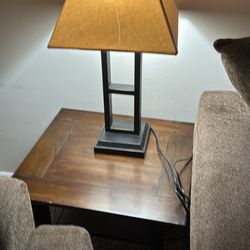 2 Side Tables With Lamp