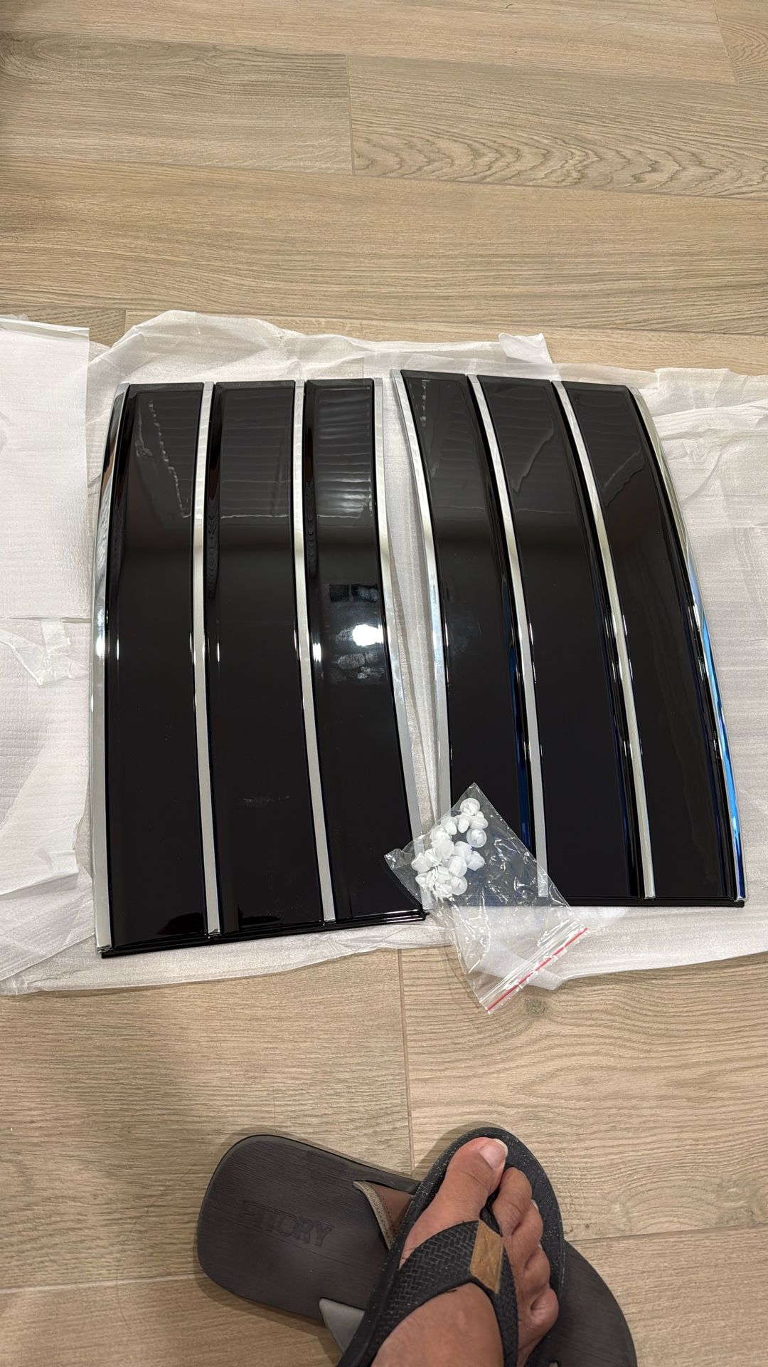 Range Rover L405 13-22 Side Vent Trim - Black & Chrome
