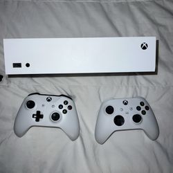 Xbox Series S W/ 2 Controllers