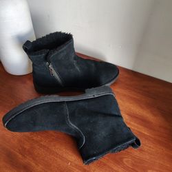 UGG women's Shoes hoes Size 7.5