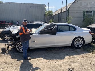 2013 bmw 740Li full parting out!