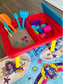 Sensory sandbox with kinetic sand