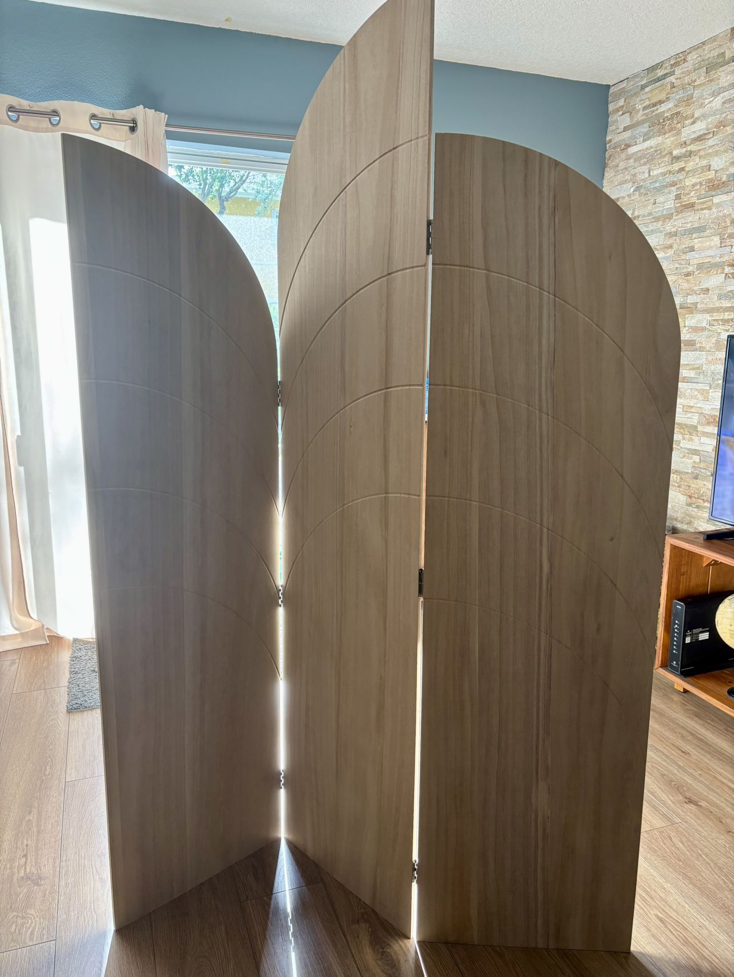 Wood Arched Panel Background Stand