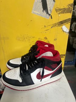 8.5 Air Jordan 1 Mid Black Red White Sneakers
