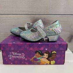 Disney Princess Girls Princess Shoes. Size 6. Super Cute