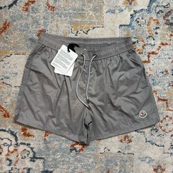 Moncler men’s Shorts size L/XL