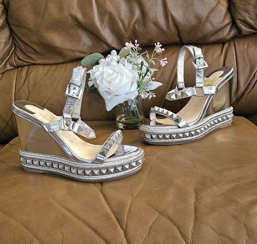 Women's Christian Louboutin Silver Leather Spike-Studded Luxury Buckle Sandals Size 5 US