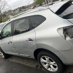 2012 Nissan Rouge Part Out 