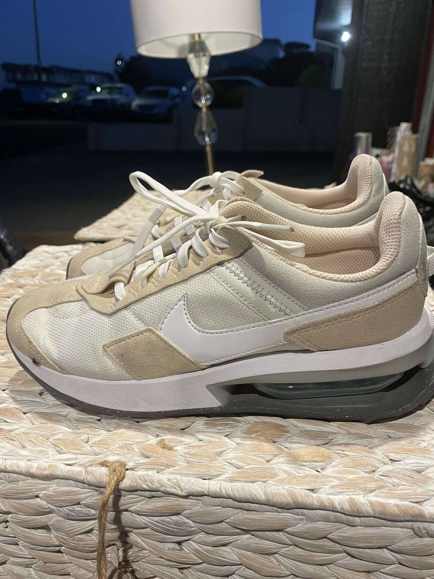 women’s Nike Shoes 6.5