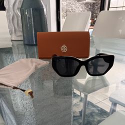 Tory Burch Sunglasses Black Color 