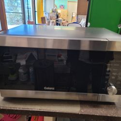 Galanz 1.1cu ft microwave.

$65 FIRM each

2 Available 