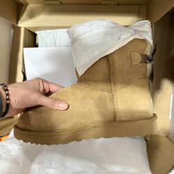 UGG mini bow Boots Size 8 - Brand New