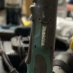 Makita XLT02 Impact Wrench w/Battery