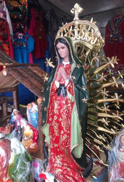 Imagen de la virgen de Guadalupe con su resplandor incluido material de recina
