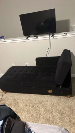 Chaise lounge w storage