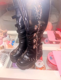 🖤 𝕲𝖔𝖙𝖍𝖎𝖈 𝕭𝖔𝖔𝖙𝖘 🖤