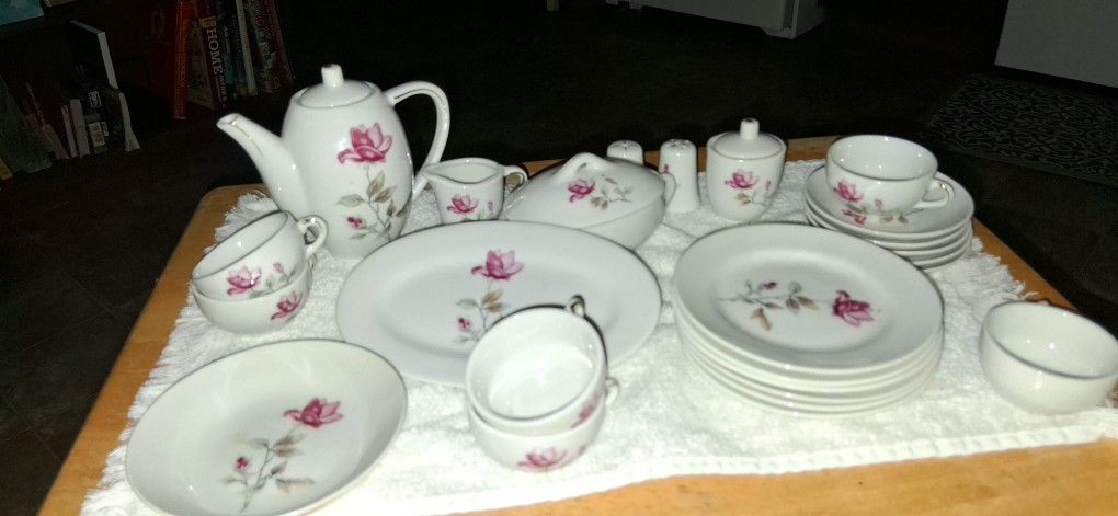 Child's China Tea Set. 29 Pieces.