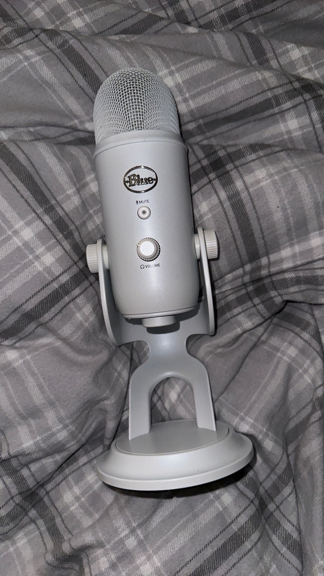 Blue yeti Logitech mic Very good quality