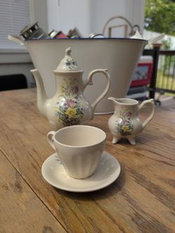 Garden Floral Vintage Lily Creek Tea Set Very Lovely
