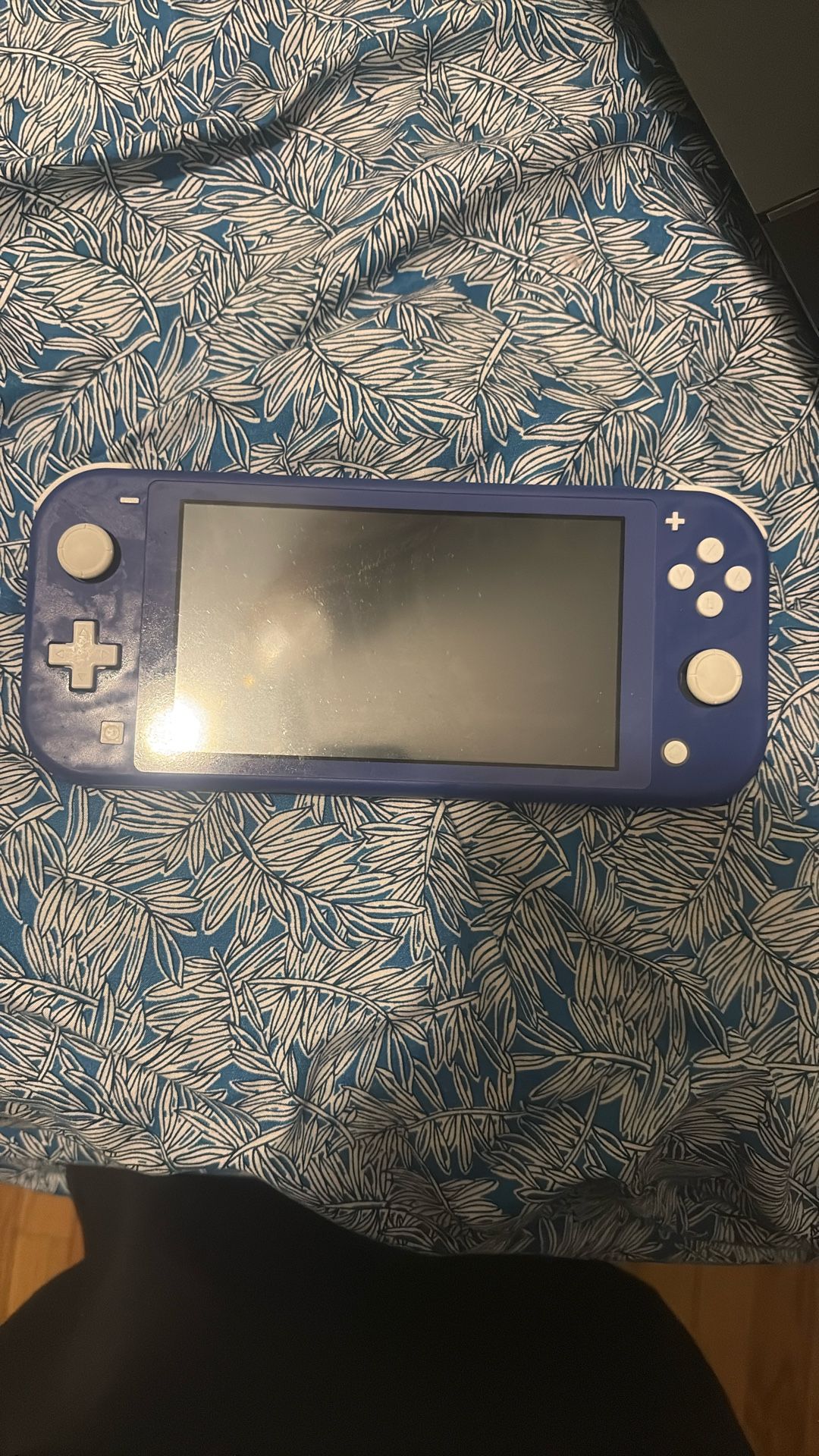 Nintendo Switch Lite (bonus Has Animal Crossing)