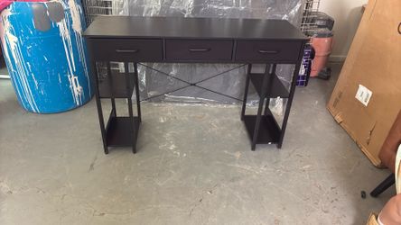 Computer desk