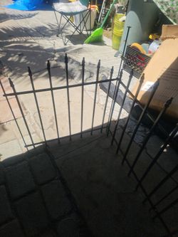 THEALYN METAL GARDEN FENCE