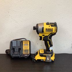 DEWALT 1/4” IMPACT DRIVER  (DCF809) NEW OPEN BOX