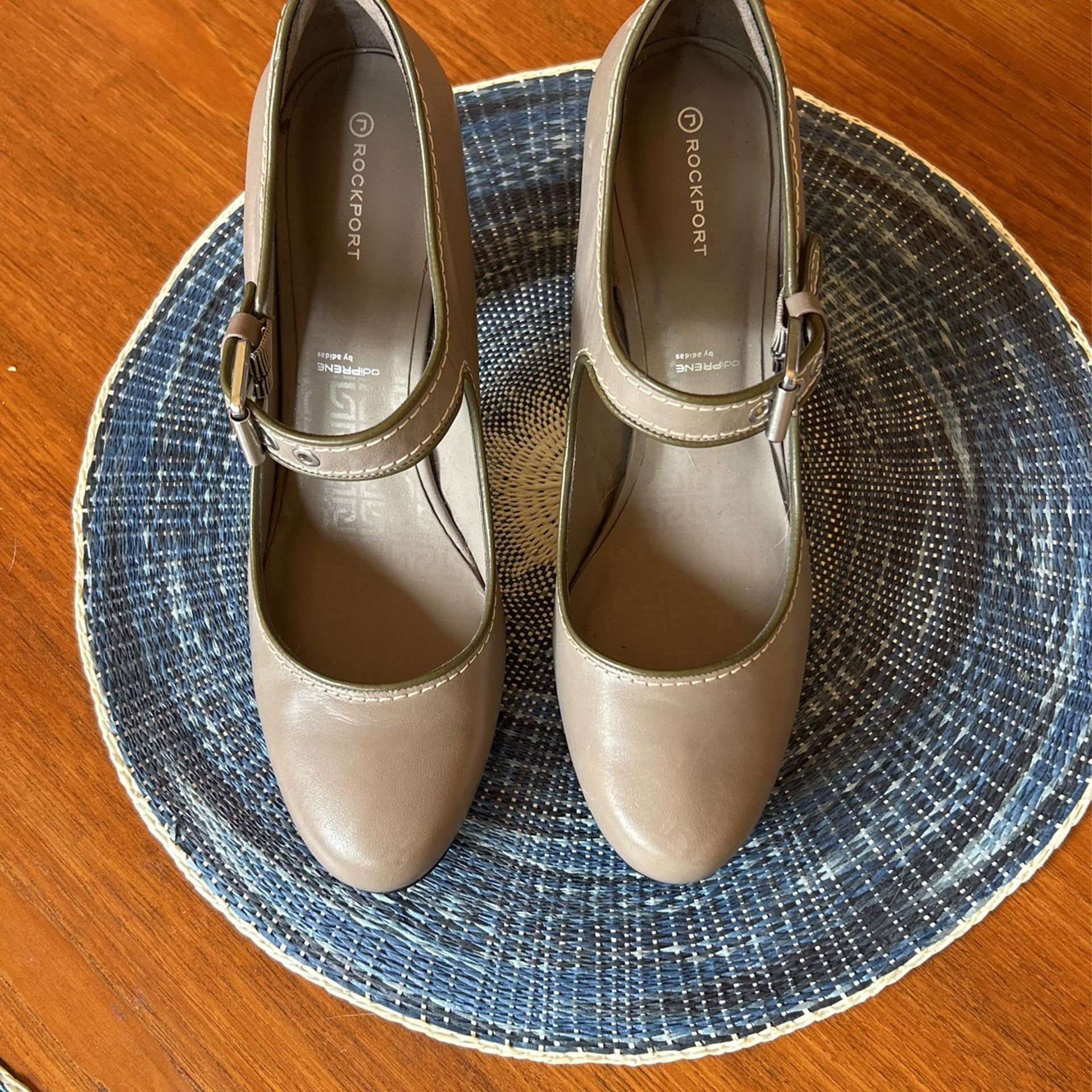 Rockport High heel Shoes Size 9 New **