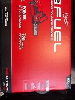 Milwaukee M12 FUEL Hatchet 6" Pruning Saw Kit