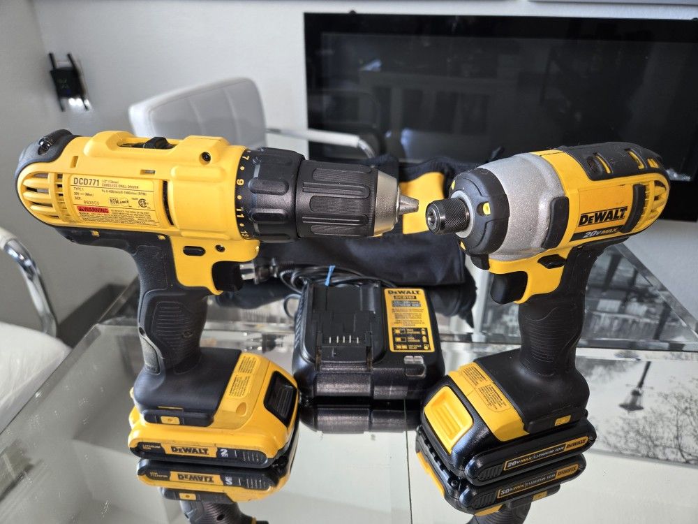 Dewalt Used Set Drills 20v With Batteries And Charger