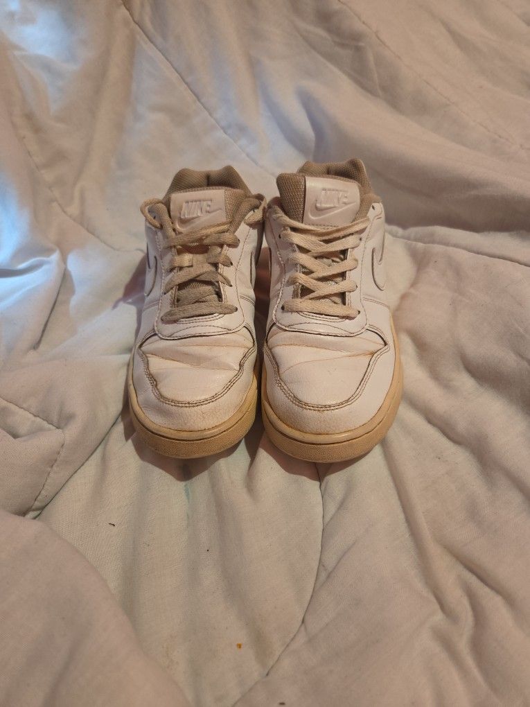 Nike Ebernon