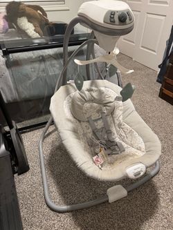 Graco Baby Swing with Mobile
