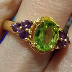 So Beautiful 😍NEW 18k Yellow Gold Genuine Peridot Amethyst Ring! 💍