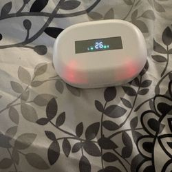 White Wireless Earbuds 