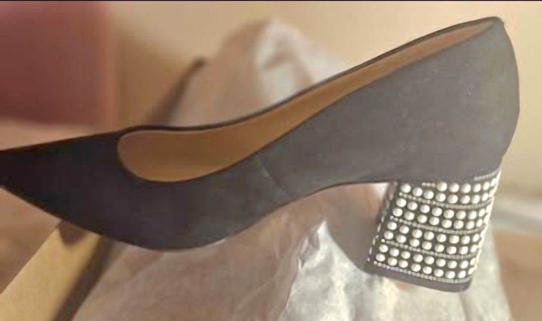 BLACK SZ 8.5 JESSICA SIMPSOM POINTED SHOES WITH PEARLS & REINSTHONES