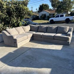 Jerome’s Grey Sectional Couch