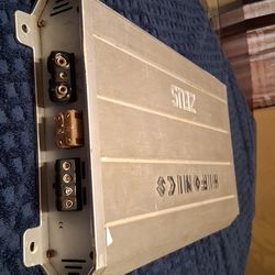 HIFONICS 2400 WATT BASS AMP NO BASS KNOB