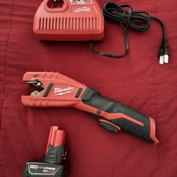 M12 Cordless Copper Tubing Cutter