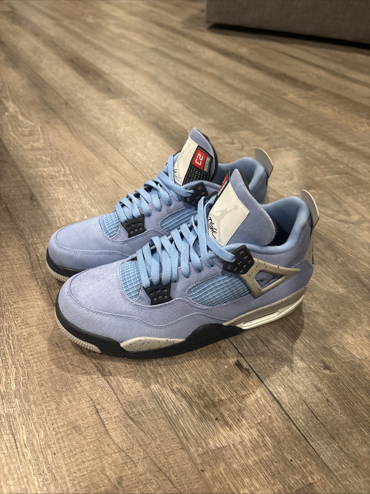 UNIVERSITY BLUE JORDAN 4 *Lightly Used* 100% AUTHENTIC 