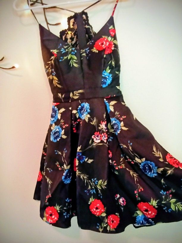 Black Floral Lace Dress – Fit & Flare – Like New