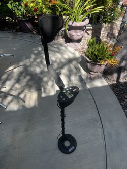 Lightweight Metal Detector